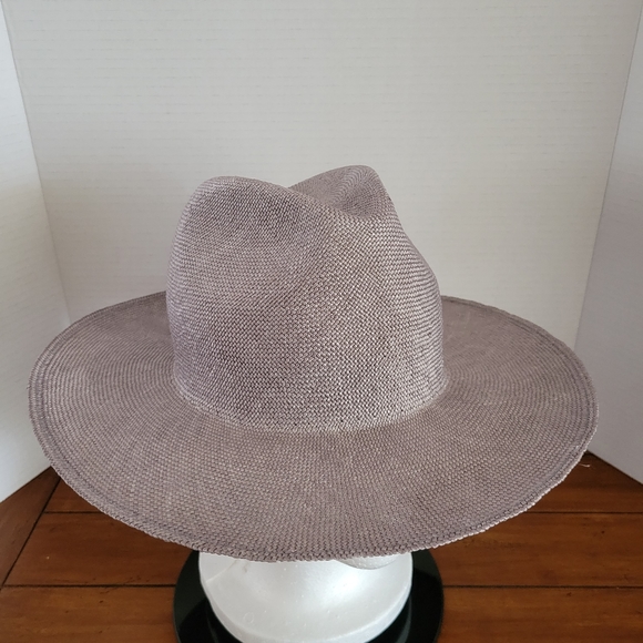 Hat (Ladies) - Picture 4 of 6